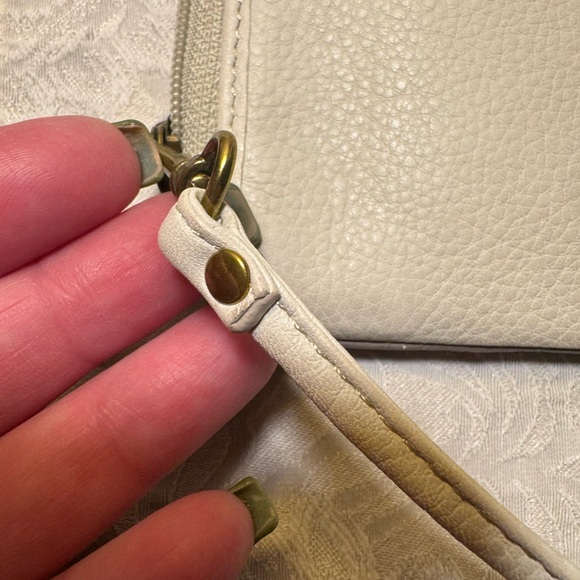 FOSSIL Wristlet. 3D Flowers Grey & White Leather Half Zip Medium Wristlet - Picture 8 of 11